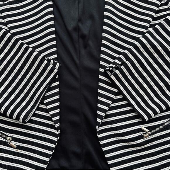 Roz & Ali Woman Black White Stripe Open Front 3/4 Sleeve Blazer Jacket Size 1X - Picture 9 of 12